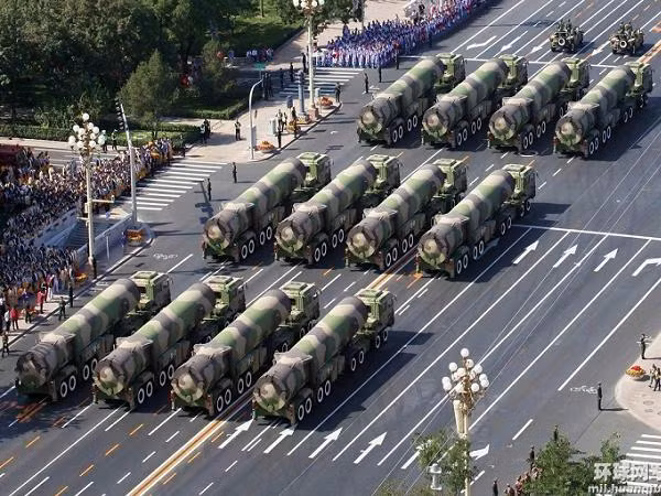 Trung Quốc "khoe" 7 loại tên lửa trong Lễ duyệt binh tới ảnh 1