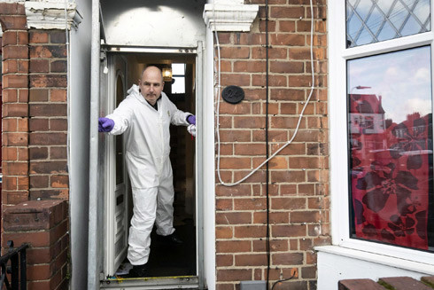 Kẻ chuyên "săn mồi tình dục" ở Anh lĩnh án tù với 13 tội danh ảnh 1