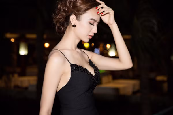 Hoa hậu Ngọc Diễm khoe dáng chuẩn với đầm đuôi cá ảnh 3