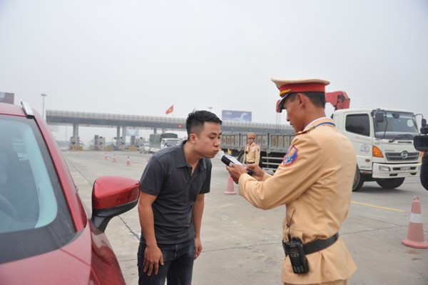 Tiếp tục xử lý nghiêm vi phạm nồng độ cồn trên toàn quốc ảnh 1