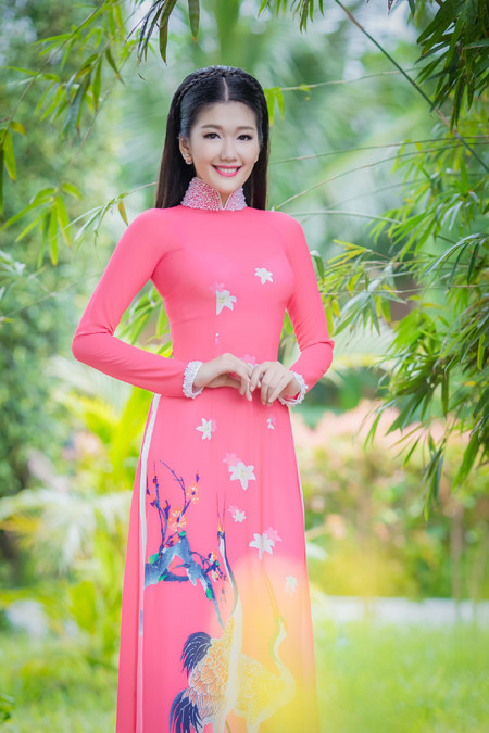 Á khôi "Người đẹp xứ Dừa" Xuân An rạng ngời với áo dài ảnh 2