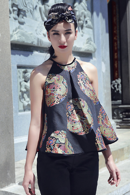 Hoa hậu Ngọc Diễm diện style ấn tượng dạo phố đầu năm mới ảnh 4