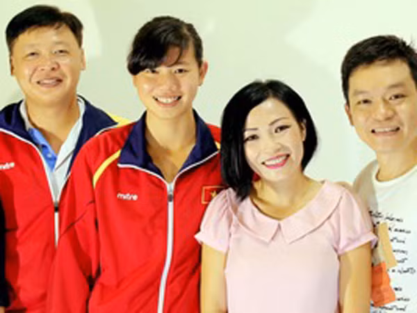 Ánh Viên lần đầu "khoe" giọng cùng dàn ca sỹ nổi tiếng ảnh 1