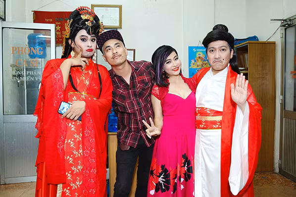 Trường Giang kéo 4000 khán giả tới liveshow, bất chấp mưa bão ảnh 6 Trường Giang kéo 4000 khán giả tới liveshow, bất chấp mưa bão ảnh 6