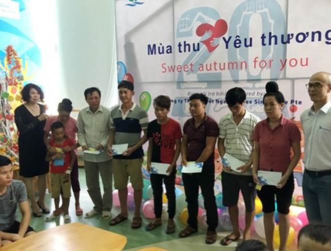 Tập đoàn Terex và Công ty TNHH Tuyết Nga trao quà cho các gia đình bệnh nhi có hoàn cảnh khó khăn