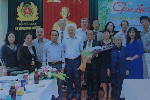 Thi phẩm Hương nắng 4: Những tâm hồn trẻ mãi ảnh 1