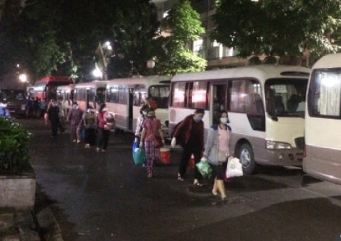 Lực lượng Công an triển khai chốt cách ly toàn bộ Bệnh viện Bạch Mai ảnh 4