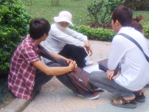 Xem bói đầu năm: Mất tiền rước lo vào người ảnh 1