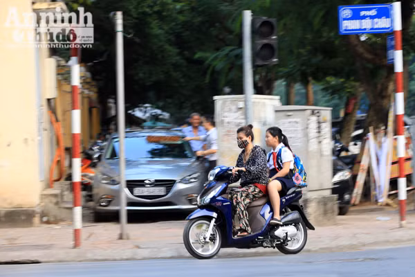 Tái diễn tình trạng không đội mũ bảo hiểm khi tham gia giao thông ảnh 5