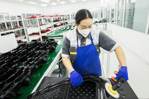 Công ty ép người lao động thay đổi địa điểm làm việc sẽ bị phạt nặng ảnh 2