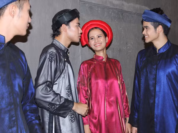 Top 10 Vietnam’s Next Top Model 2015 tìm hiểu về áo dài Việt Nam ảnh 5