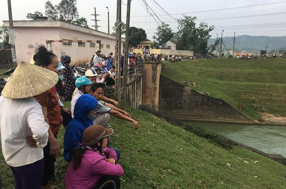 Cô gái nhắn mẹ đến nhận xác rồi nhảy sông tự tử ảnh 1 Cô gái nhắn mẹ đến nhận xác rồi nhảy sông tự tử ảnh 1