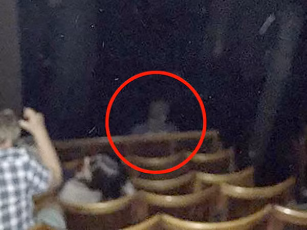 Rợn người một chuyến "săn ma" trong lâu đài cổ ảnh 1