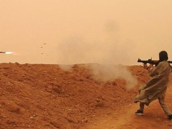 SAA tại Euphrates bất ngờ bị dính hỏa lực cực mạnh từ đợt tấn công quy mô lớn ảnh 1