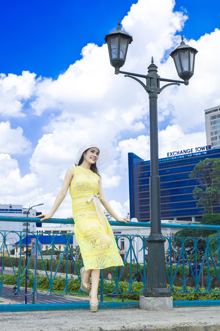 Nữ hoàng du lịch Dương Kim Ánh rạng ngời xuống phố ảnh 3