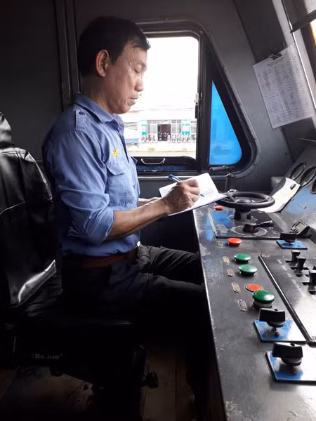 Ám ảnh và nhọc nhằn đời lái tàu ảnh 1