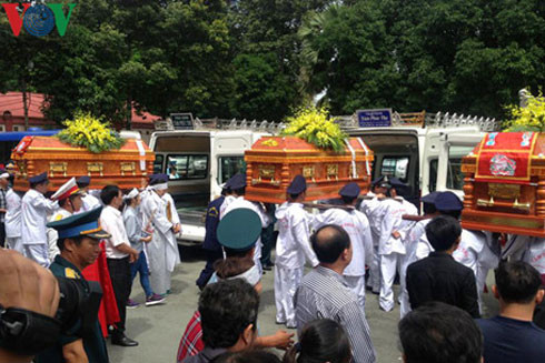 Lễ truy điệu 3 phi công tử nạn trong vụ rơi máy bay ở Vũng Tàu ảnh 6 Lễ truy điệu 3 phi công tử nạn trong vụ rơi máy bay ở Vũng Tàu ảnh 6