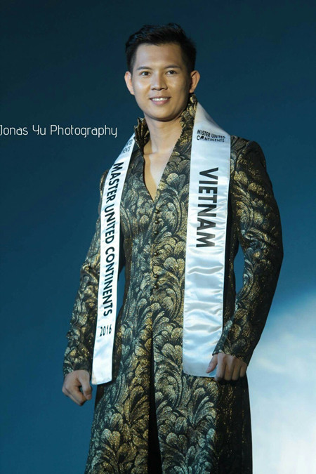 "Gà cưng" của Bầu Hoà đoạt giải "Quốc phục dân tộc đẹp nhất" ảnh 4