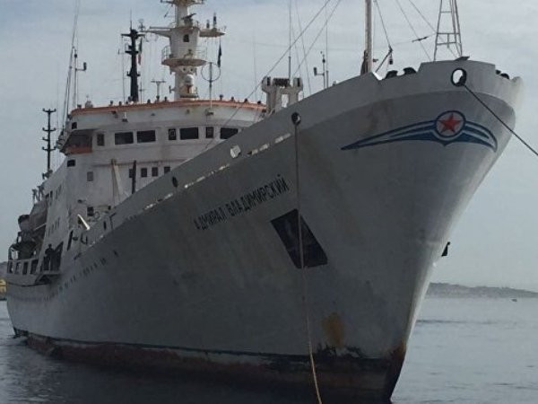 Tàu quân sự Nga chở đầy vũ khí hạng nặng thẳng tiến đến Syria ảnh 1