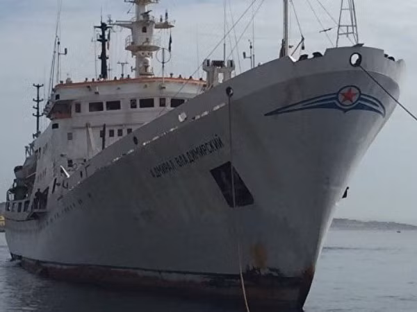 Tàu quân sự Nga chở đầy vũ khí hạng nặng thẳng tiến đến Syria ảnh 1 Tàu quân sự Nga chở đầy vũ khí hạng nặng thẳng tiến đến Syria ảnh 1