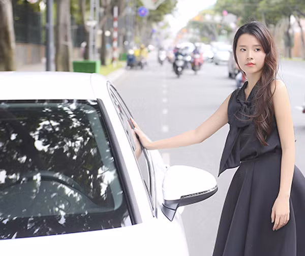 Chia tay bạn trai thiếu gia, Midu khoe "xế hộp" tự sắm ảnh 4