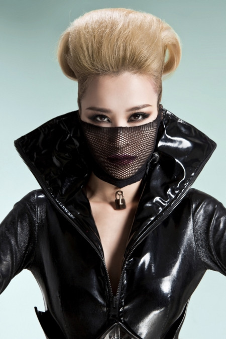 Đông Nhi tung MV "khủng" Boom Boom làm thỏa cơn mong chờ của khán giả ảnh 5