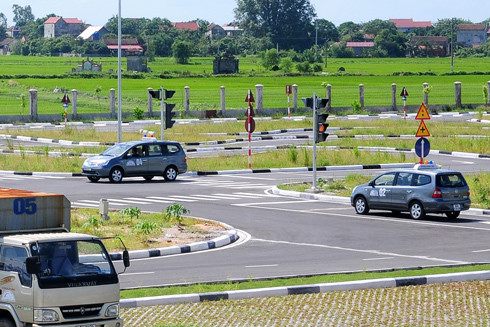 Thực hư chuyện "thổi" giá 30 triệu đồng/khóa thi bằng lái xe ôtô ảnh 1