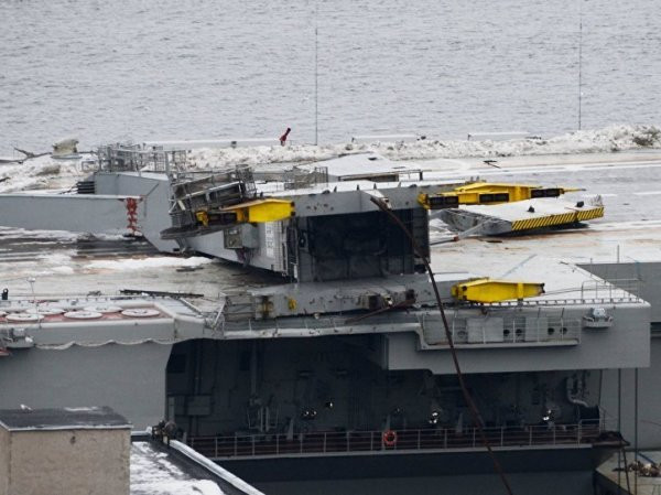 Hỏa hoạn trên tàu sân bay Đô đốc Kuznetsov của Nga, 3 người bị thương ảnh 1 Hỏa hoạn trên tàu sân bay Đô đốc Kuznetsov của Nga, 3 người bị thương ảnh 1