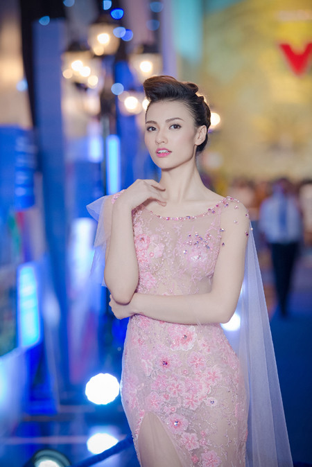 Hồng Quế diện váy xuyên thấu, nổi bật tại sự kiện ảnh 1