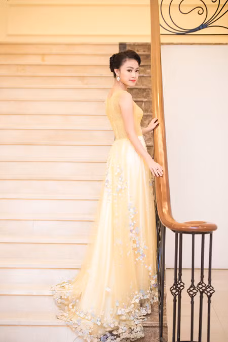 "Cô gái vàng" Hoa hậu Việt Nam ngày càng "lột xác" quyến rũ ảnh 4