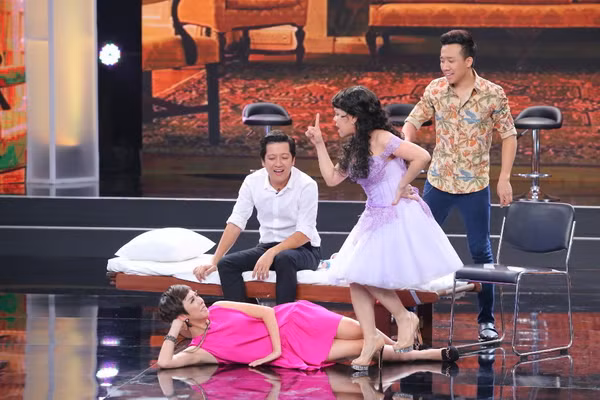 Bộ ba Hoài Linh - Việt Hương - Trấn Thành tiếp tục làm “loạn” với hài tình huống ảnh 1