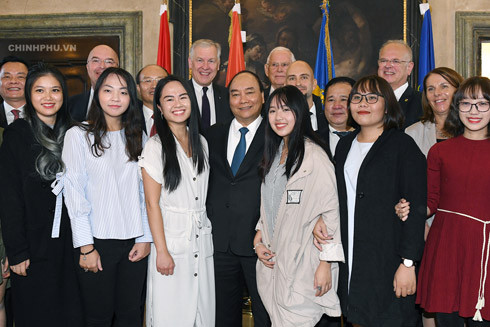 Thủ tướng Nguyễn Xuân Phúc rời Cộng hòa Áo, tới Brussels dự Hội nghị ASEM 12 ảnh 1