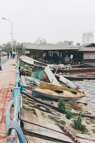 Hàng loạt tàu thuyền cũ nát bỏ hoang ở một góc hồ Tây ảnh 5