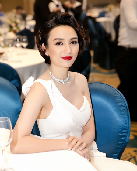 Hoa hậu Ngọc Diễm thay đổi diện mạo lạ lẫm với mái tóc ngắn ảnh 6