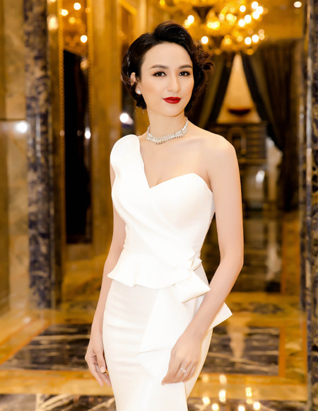 Hoa hậu Ngọc Diễm thay đổi diện mạo lạ lẫm với mái tóc ngắn ảnh 2