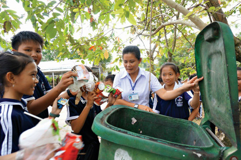 Bỏ ngay thói xấu trong nhà, ngoài ngõ xả rác bừa bãi ngày nắng nóng ảnh 1