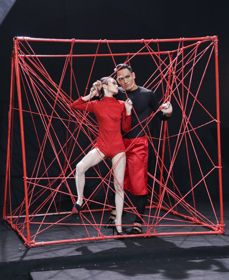 Thí sinh Vietnam’s Next Top Model mùa thứ 7 "nghẹt thở" trong chiếc lồng dây thừng ảnh 1