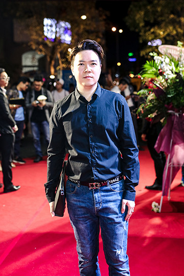 Trương Ngọc Ánh đưa bé Bảo Tiên đến chúc mừng chồng cũ Trần Bảo Sơn ảnh 11 Trương Ngọc Ánh đưa bé Bảo Tiên đến chúc mừng chồng cũ Trần Bảo Sơn ảnh 11