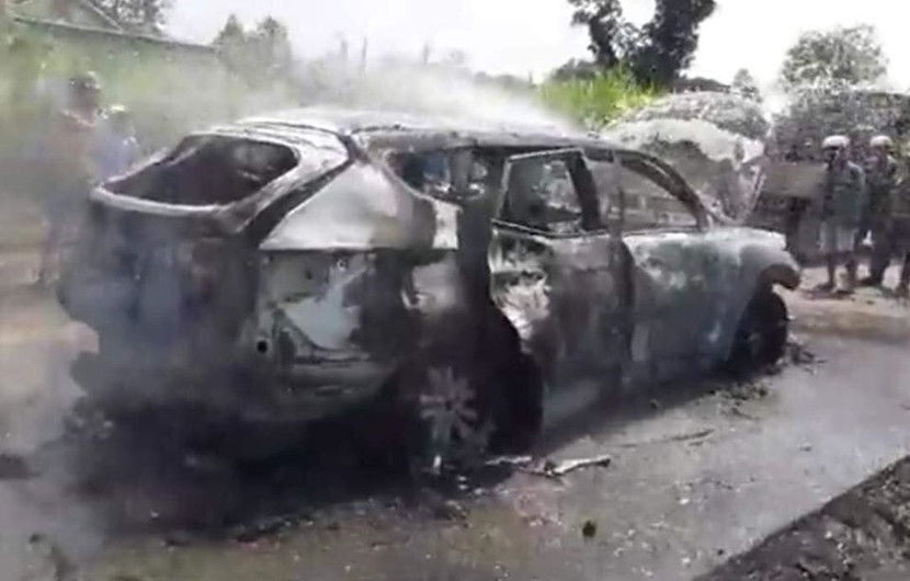 Xe ô tô bốc cháy khi đang chạy, tài xế bị bỏng nặng ảnh 3 Xe ô tô bốc cháy khi đang chạy, tài xế bị bỏng nặng ảnh 3