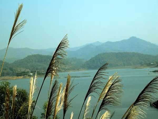 Vẻ đẹp miền sóng nước Cấm Sơn ảnh 2