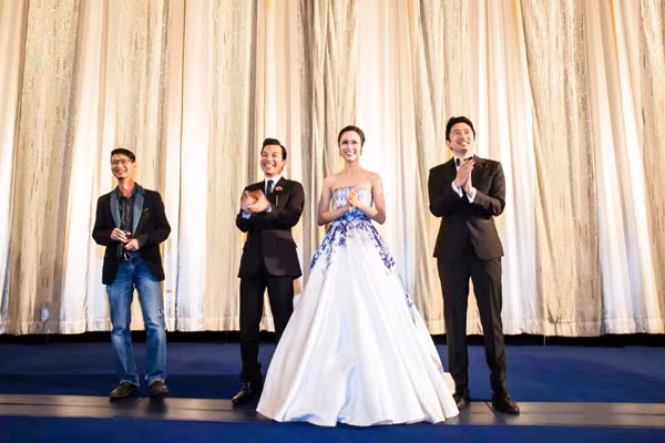 Vũ Ngọc Anh, Trần Bảo Sơn hạnh phúc giữa vòng vây kiều bào tại Đức ảnh 10