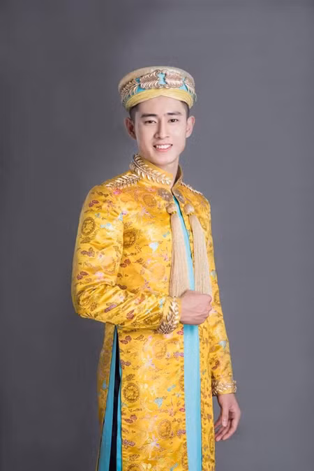 Nam vương Nguyễn Tiến Đạt được NTK Võ Việt Chung "chăm chút" ảnh 3