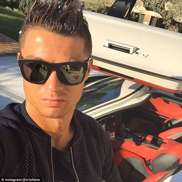 Ronaldo là chuyên gia chụp ảnh "tự sướng" ảnh 27