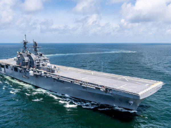 Hải quân Mỹ sắp biên chế tàu tấn công đổ bộ mới nhất USS Tripoli ảnh 1