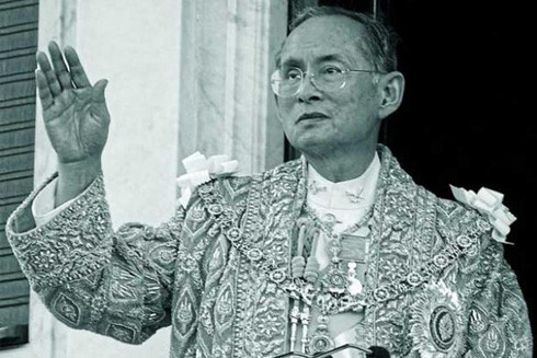 Thế giới gửi lời chia buồn tới Thái Lan ảnh 1