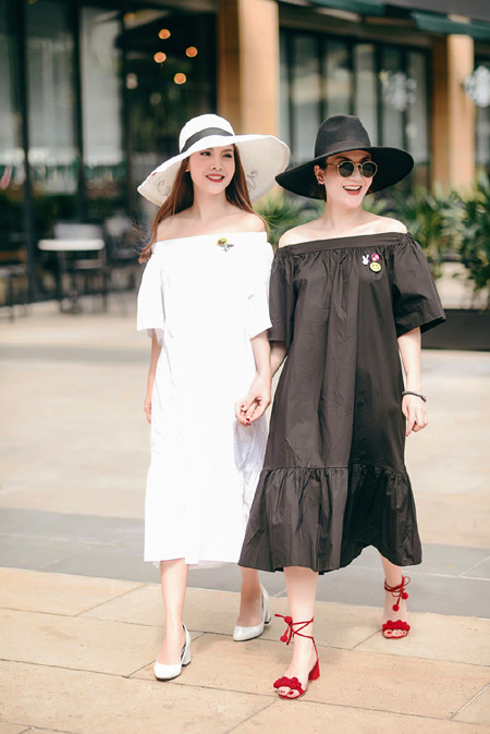 Chị em Yến Trang - Yến Nhi diện thời trang cá tính dạo phố ảnh 2 Chị em Yến Trang - Yến Nhi diện thời trang cá tính dạo phố ảnh 2