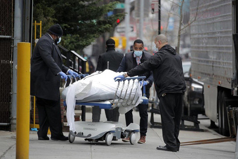 Hơn 300.000 người mắc Covid-19, Mỹ sắp đối mặt với "Tuần cam go nhất" ảnh 1