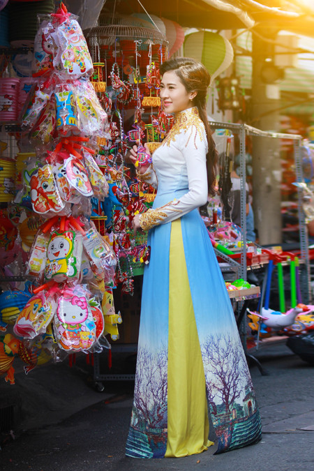 Top 10 Miss Ngôi sao Thùy Trang diện áo dài dạo phố đón Trung Thu ảnh 4