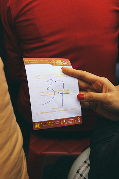 Tiệm vàng lớn xếp hàng dài, tiệm vàng nhỏ ế chỏng chơ ảnh 7