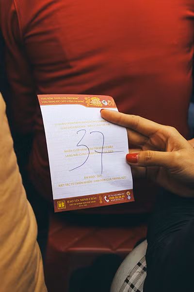 Tiệm vàng lớn xếp hàng dài, tiệm vàng nhỏ ế chỏng chơ ảnh 7 Tiệm vàng lớn xếp hàng dài, tiệm vàng nhỏ ế chỏng chơ ảnh 7